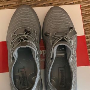 Propet gray athletic shoe woman’s size 6 B width.